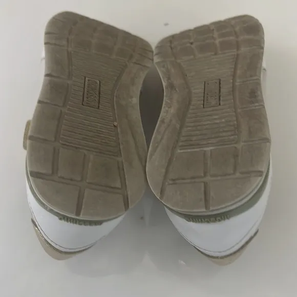Authentic Moschino little girls signature sneakers sz 1