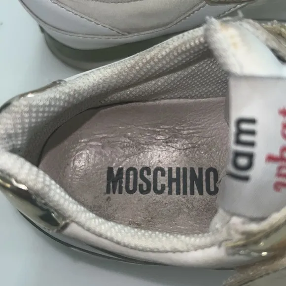 Authentic Moschino little girls signature sneakers sz 1