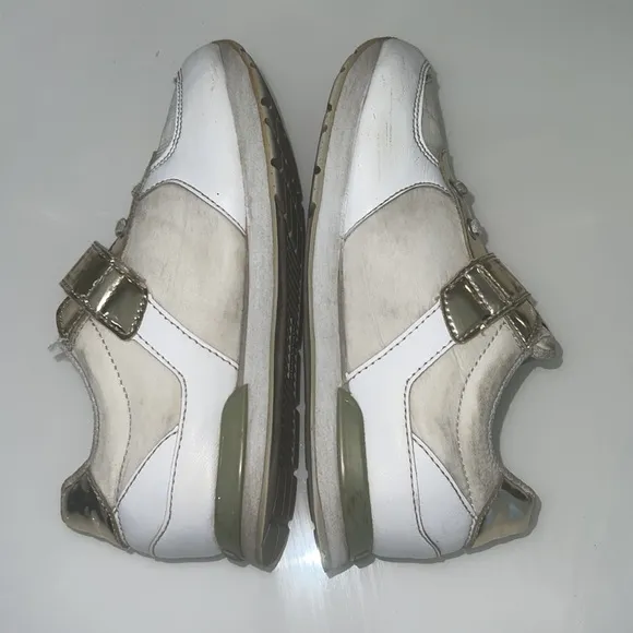 Authentic Moschino little girls signature sneakers sz 1
