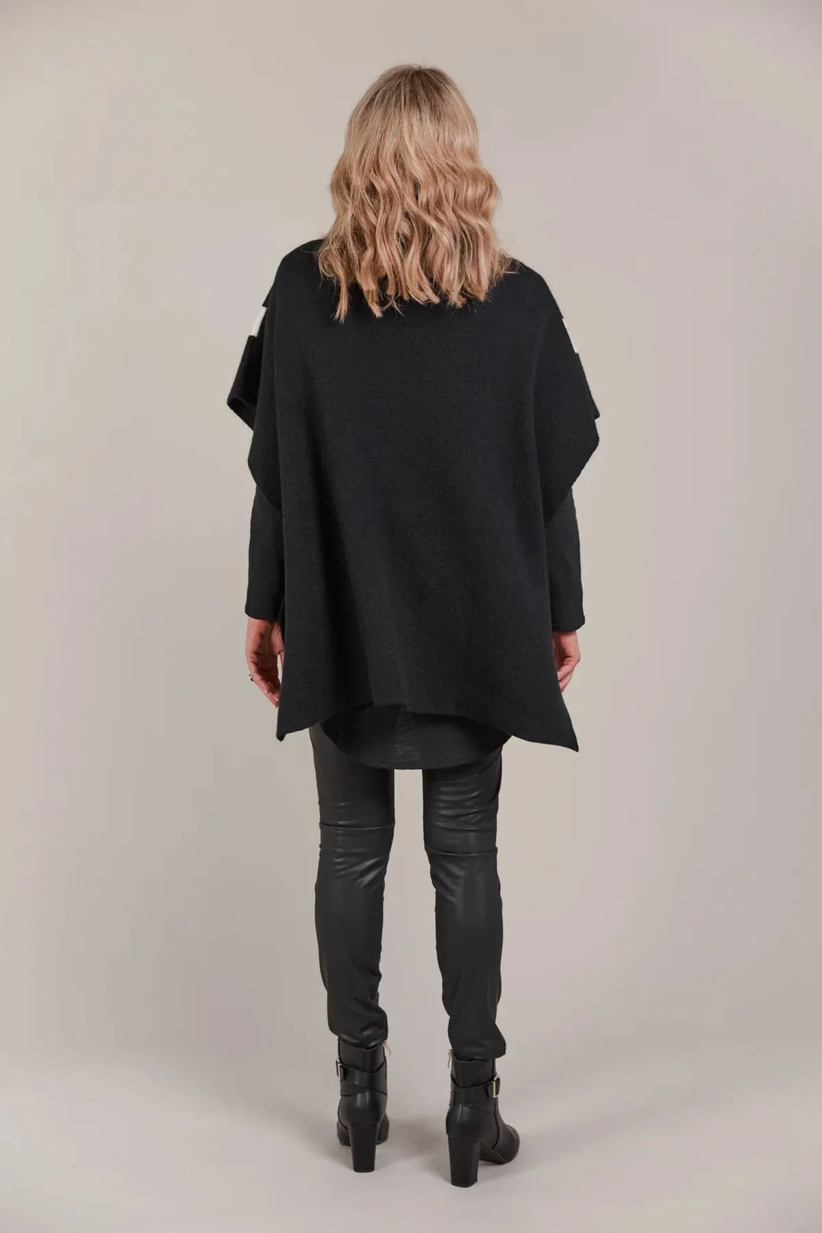 Avino Poncho  - Black