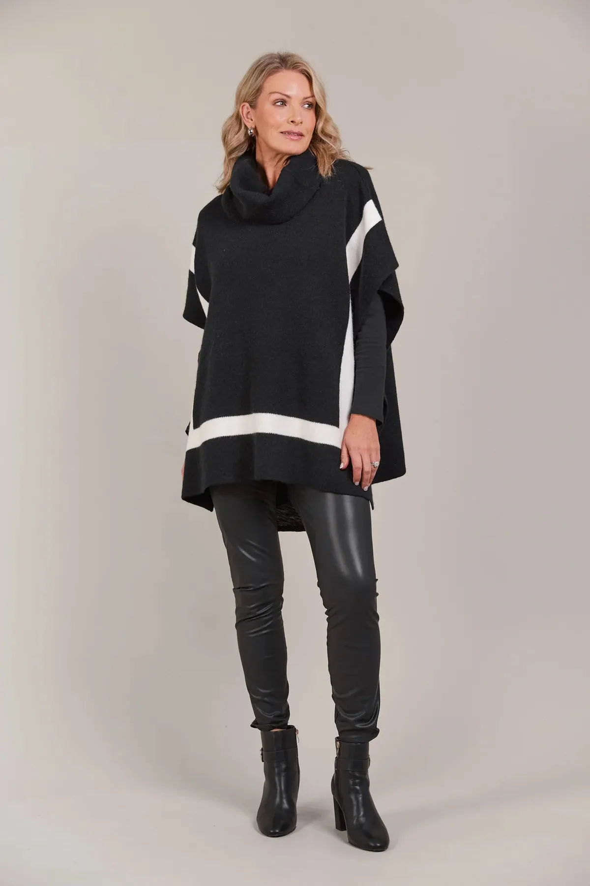 Avino Poncho  - Black