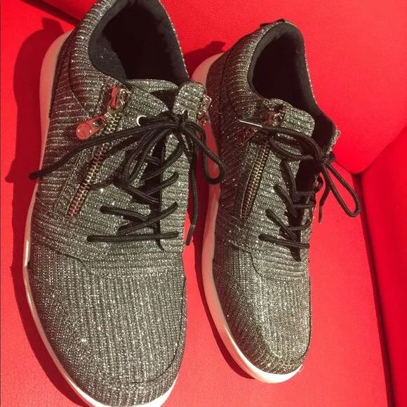 Blazing sneakers from Guess