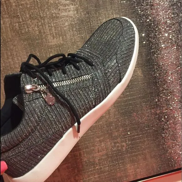 Blazing sneakers from Guess