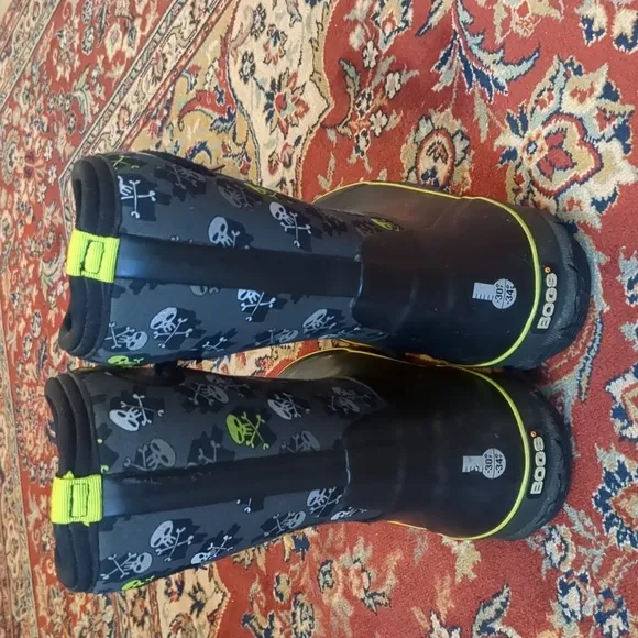 BOGS Unisex-Child Classic High Waterproof Insulated Rubber Neoprene Rain Boot