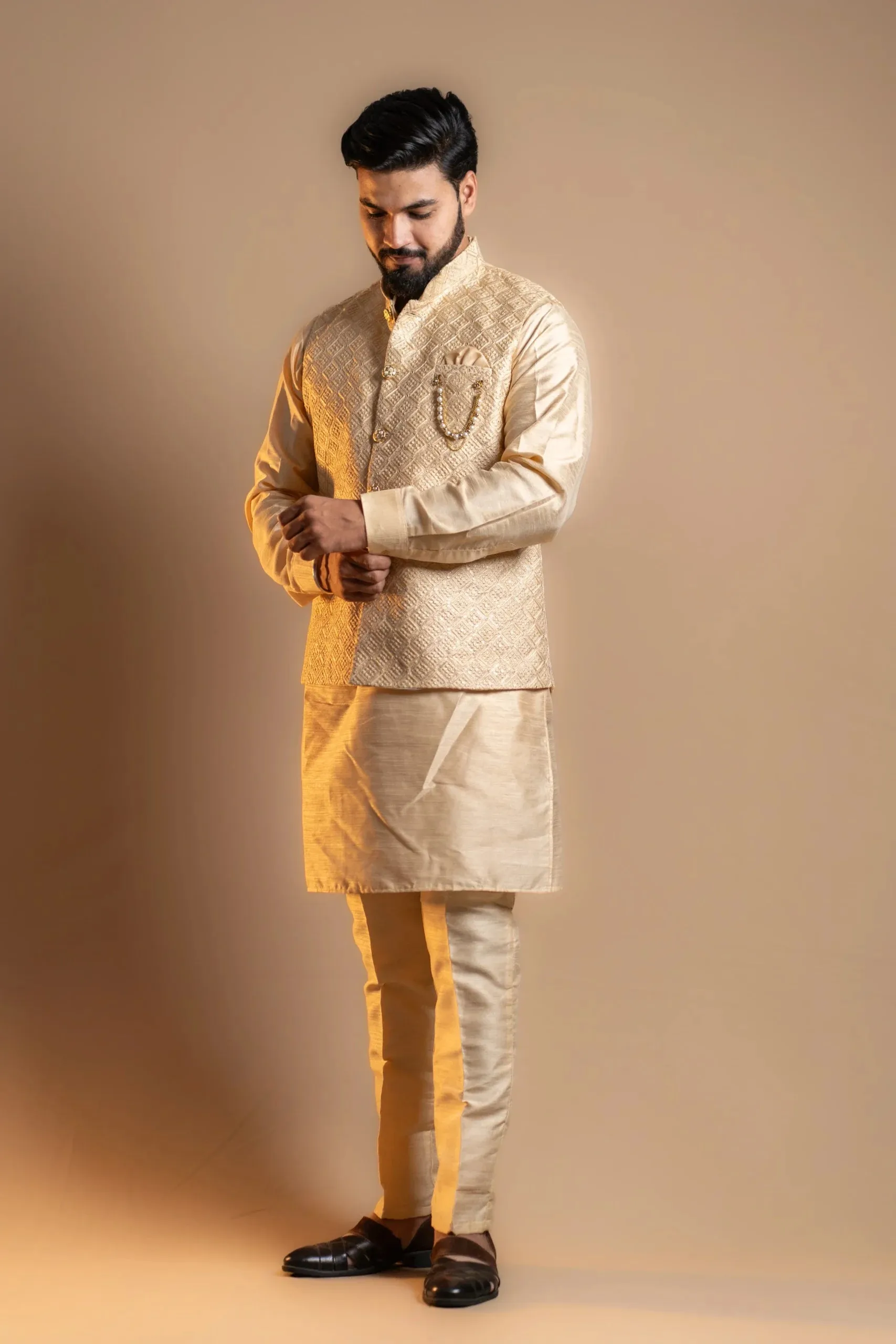 Cream-colored Kurta-pajama Set