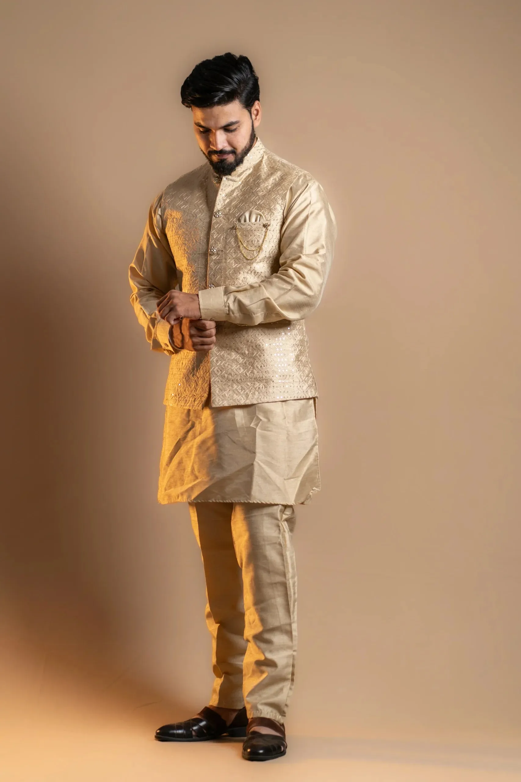 Cream-colored Kurta-pajama Set