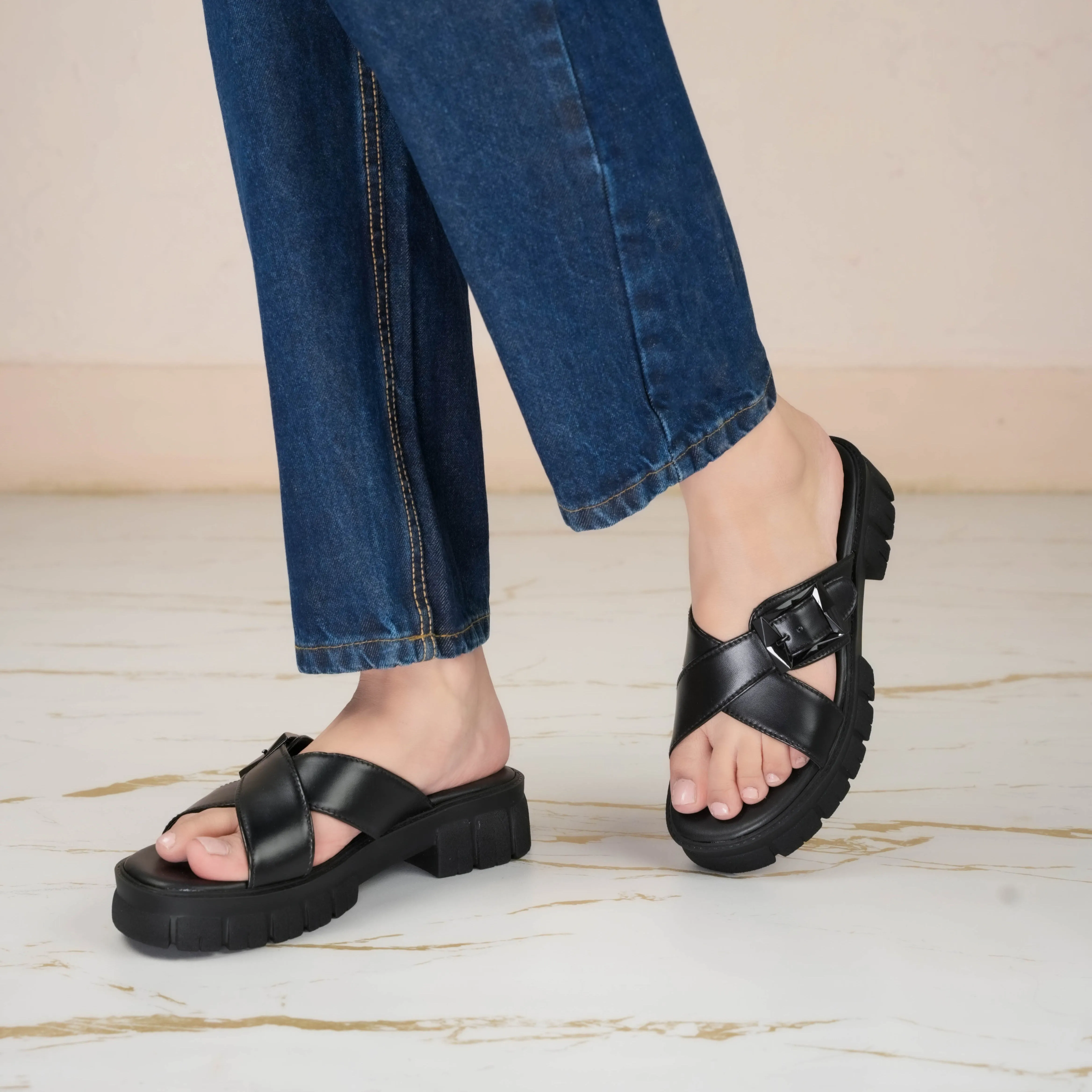 CRISS-CROSS BLACK