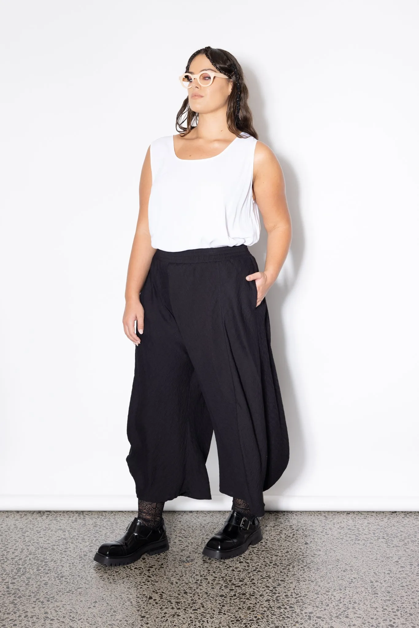 Curve Pleat Pant - Black