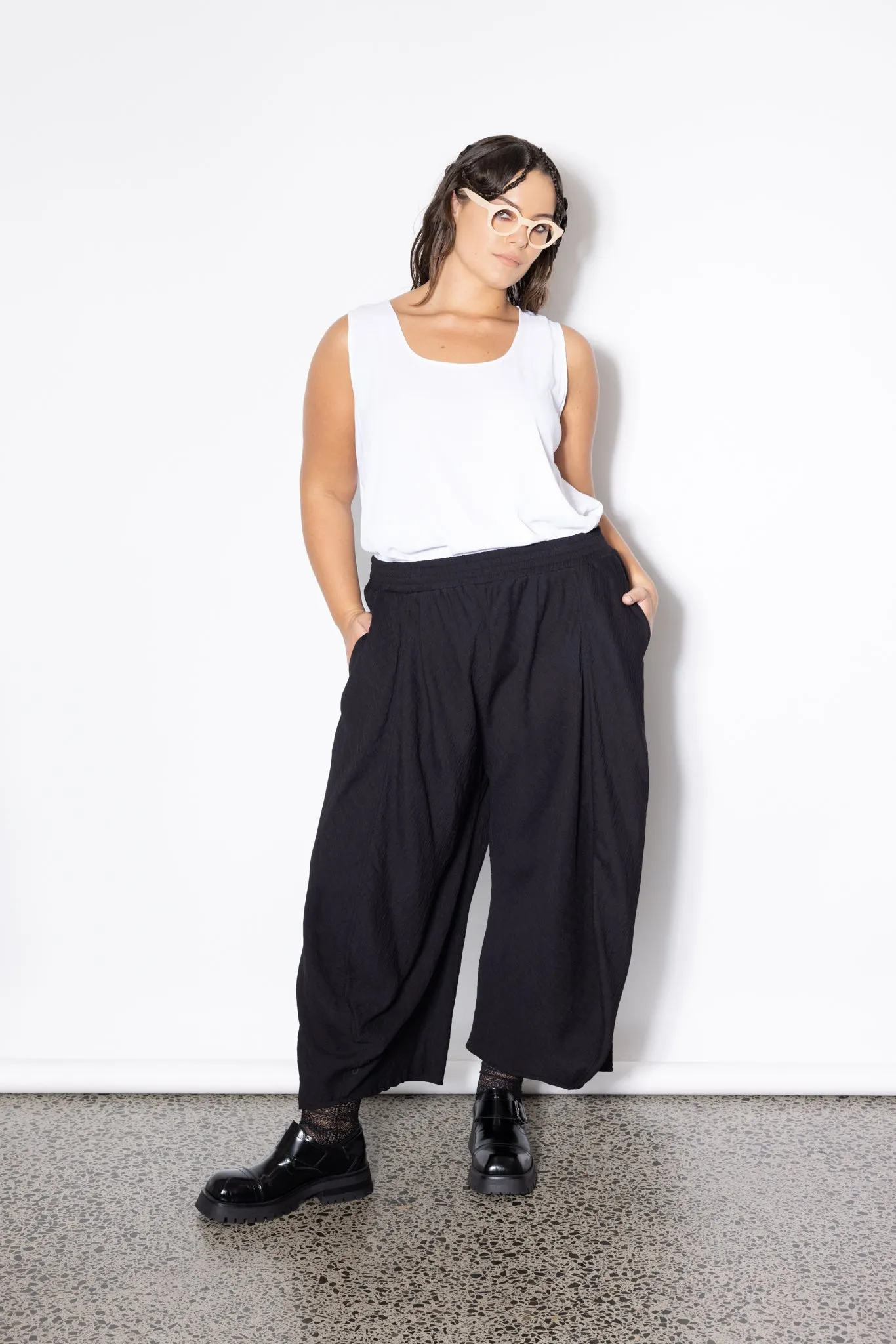 Curve Pleat Pant - Black