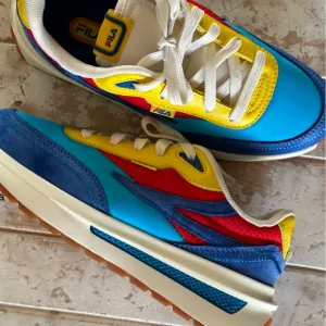 FILA Renno Sneaker // Atomic Blue Fiery Red