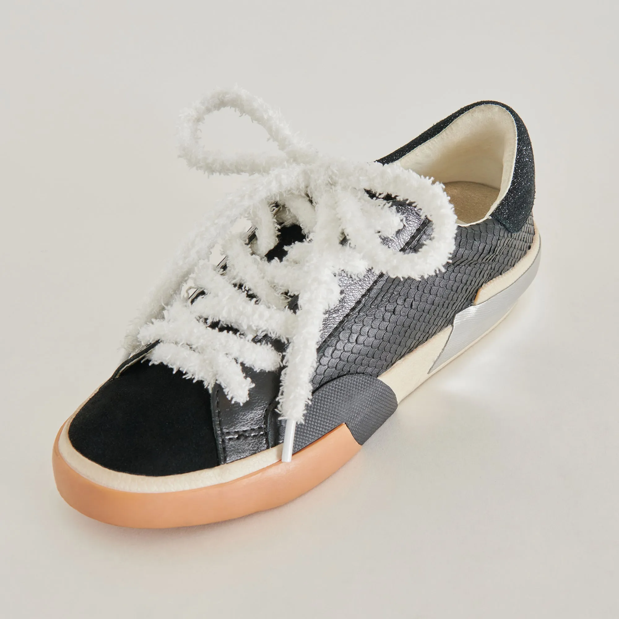 FUZZY LACE WHITE