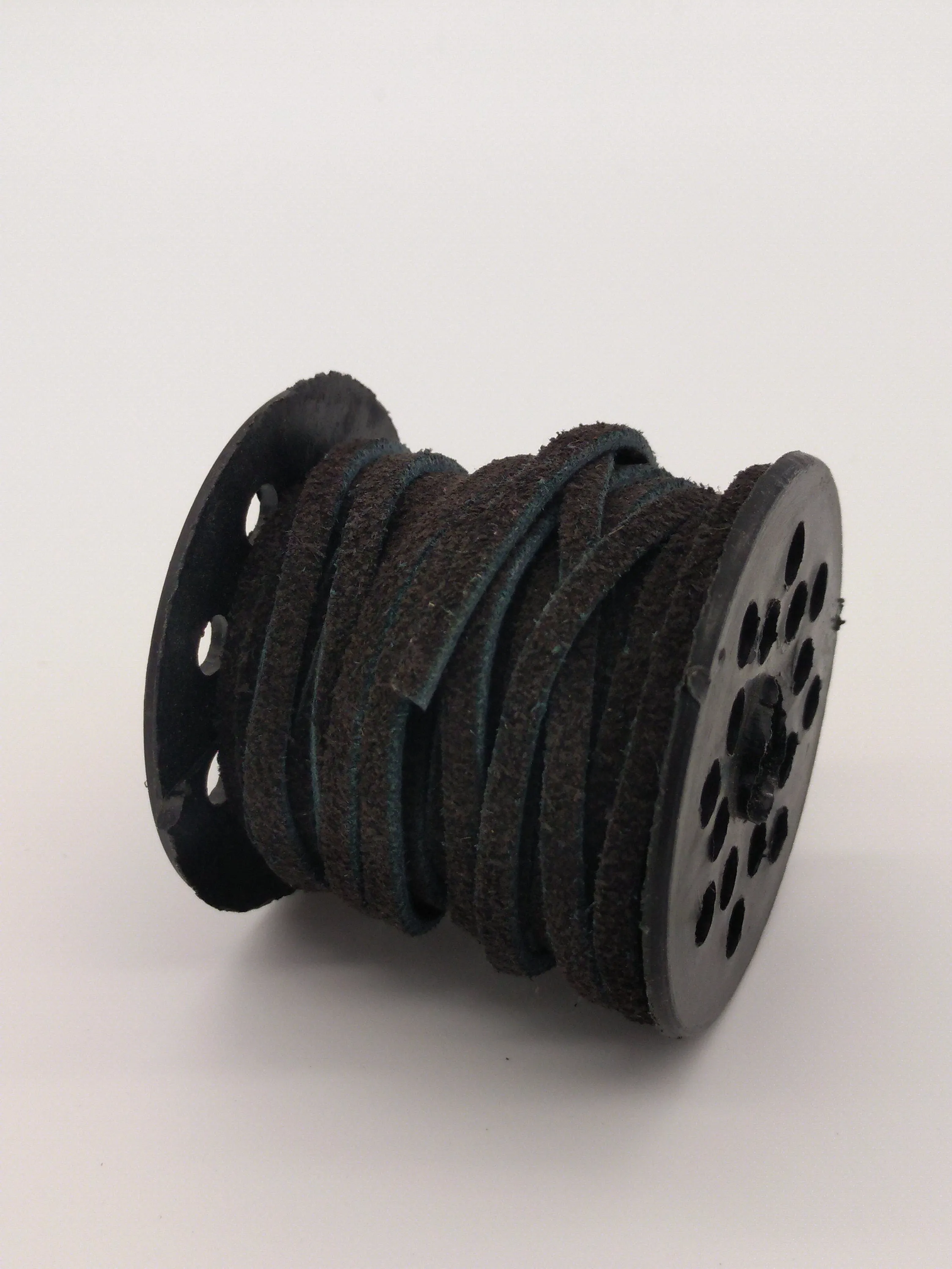 Genuine  100% Leather Lacing  3mm x 2mm thick, sold in: 1, 5 and 10 yard lenghts. Beige, Brown, Grey, Red, Black, Pink, White, Natural