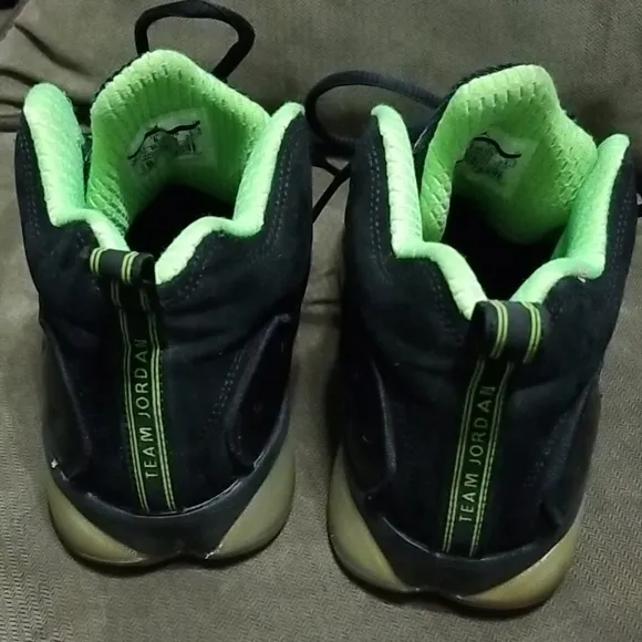 Hp🎉🎊🎯 Jordan jump man team 2, 6.5 youth big girl sneaker