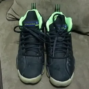 Hp🎉🎊🎯 Jordan jump man team 2, 6.5 youth big girl sneaker