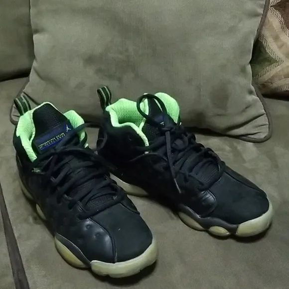 Hp🎉🎊🎯 Jordan jump man team 2, 6.5 youth big girl sneaker