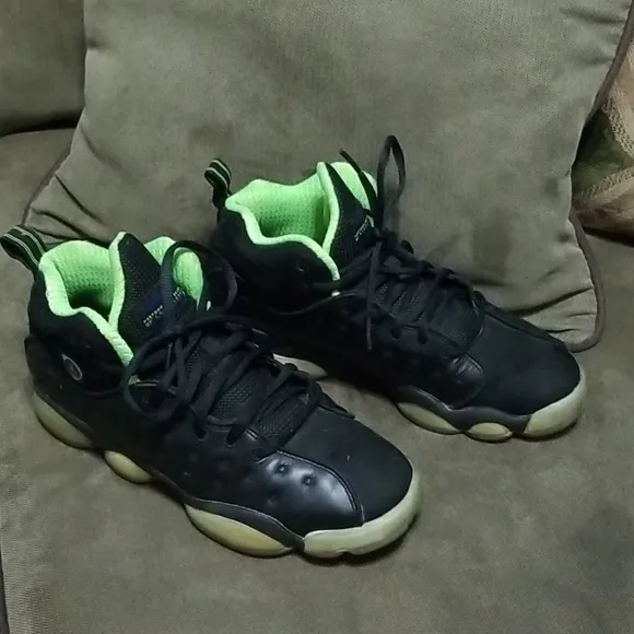 Hp🎉🎊🎯 Jordan jump man team 2, 6.5 youth big girl sneaker