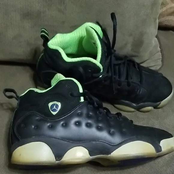 Hp🎉🎊🎯 Jordan jump man team 2, 6.5 youth big girl sneaker