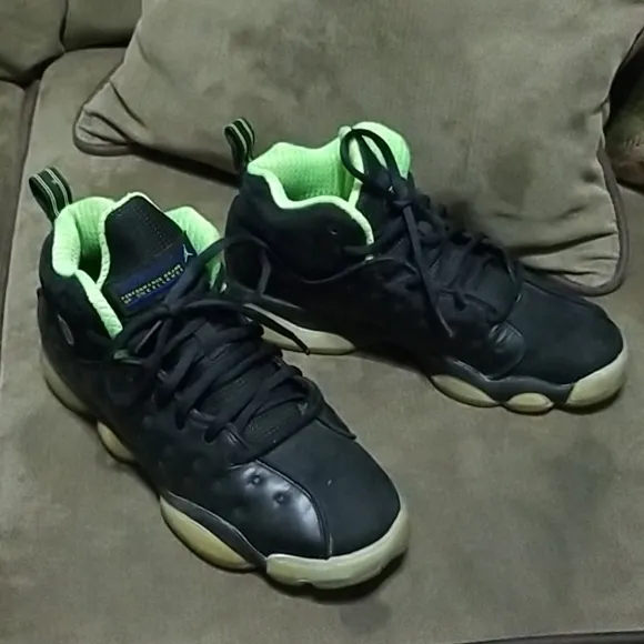 Hp🎉🎊🎯 Jordan jump man team 2, 6.5 youth big girl sneaker