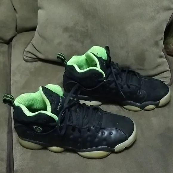 Hp🎉🎊🎯 Jordan jump man team 2, 6.5 youth big girl sneaker