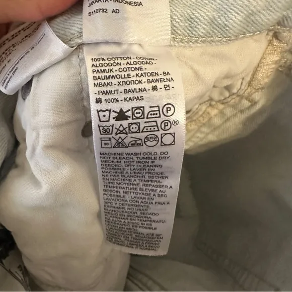 Levi's 501 Original Cropped Jeans in Light Indigo Worn In Size 25