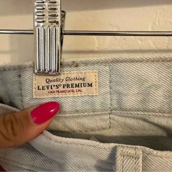 Levi's 501 Original Cropped Jeans in Light Indigo Worn In Size 25