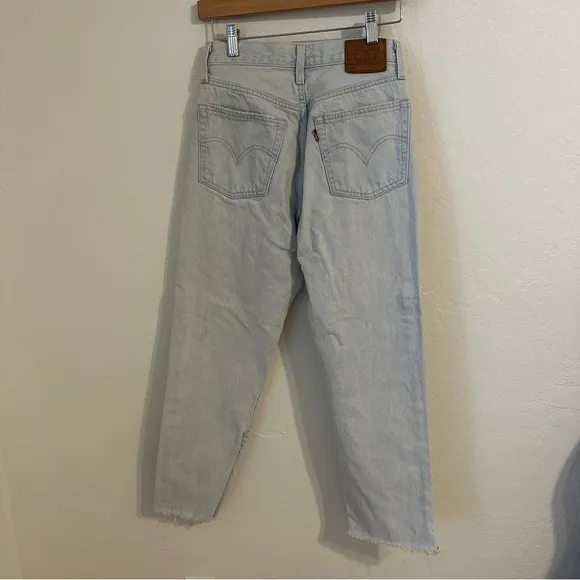Levi's 501 Original Cropped Jeans in Light Indigo Worn In Size 25