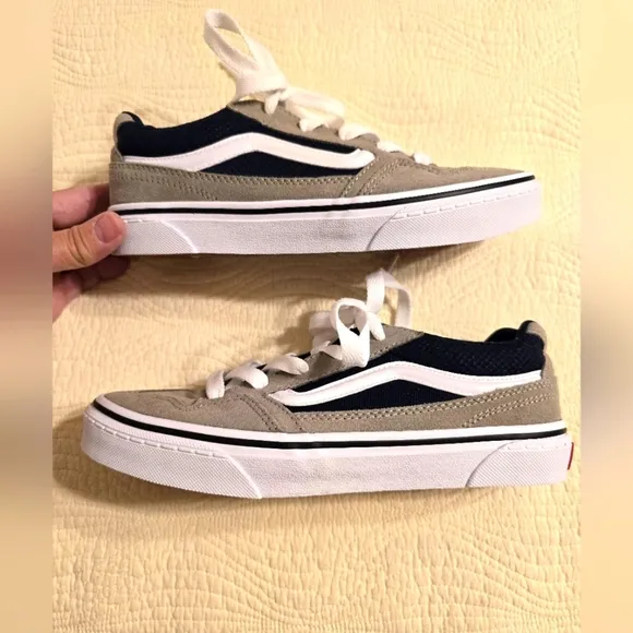 NIB Vans Caldrone Suede Mesh Boys Sneaker