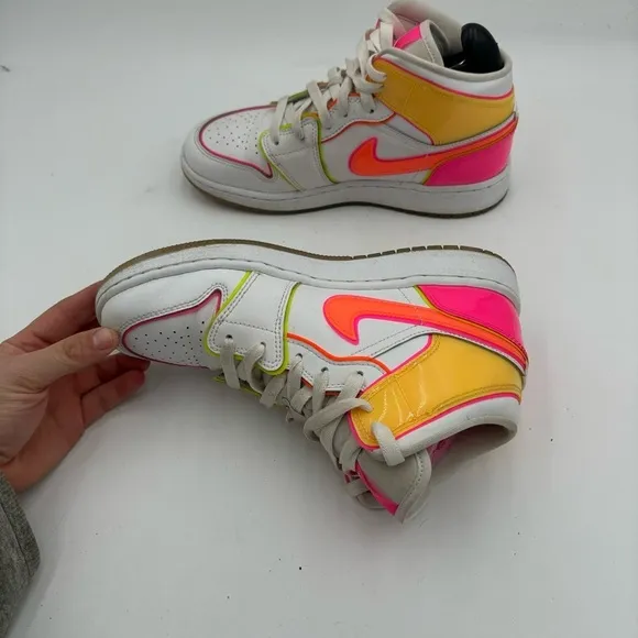 Nike Air Jordan Kids Girls 5.5 Mid 1 GS Edge Glow Sneakers