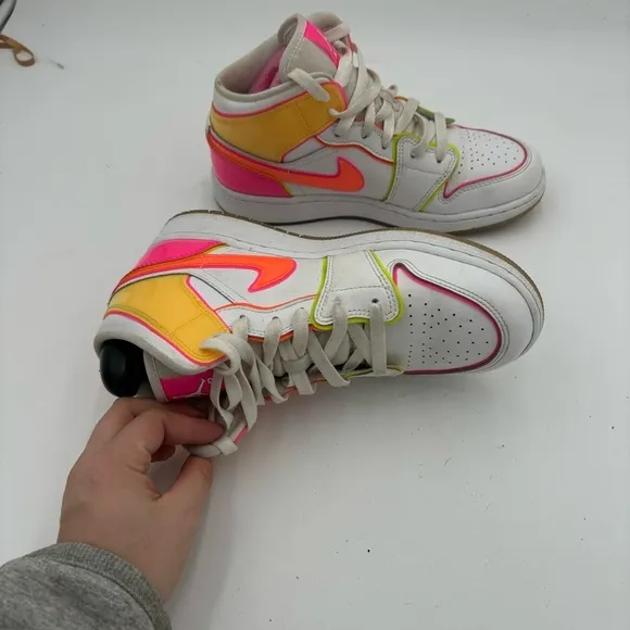 Nike Air Jordan Kids Girls 5.5 Mid 1 GS Edge Glow Sneakers
