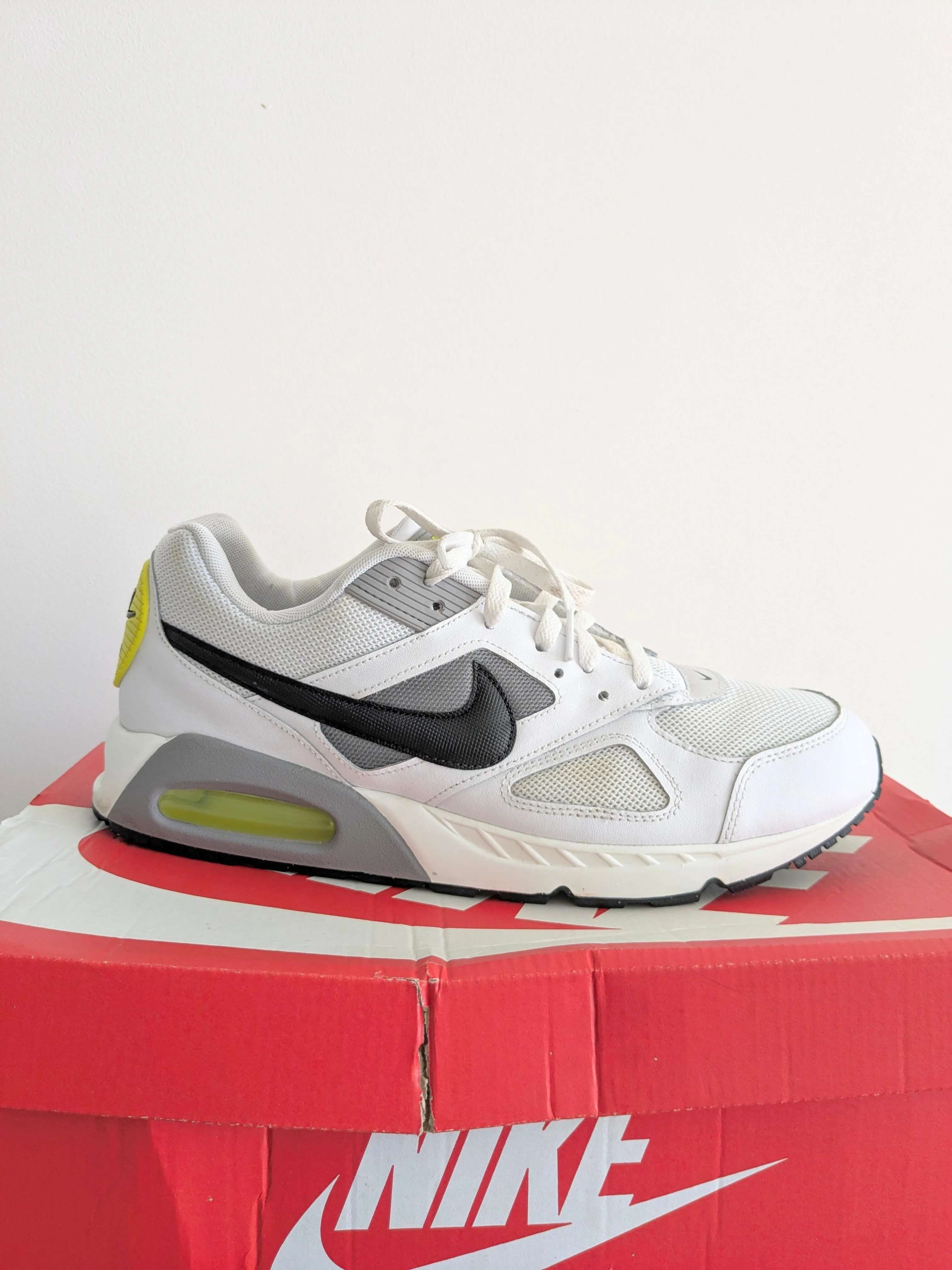 NIKE AIR MAX IVO (USED)