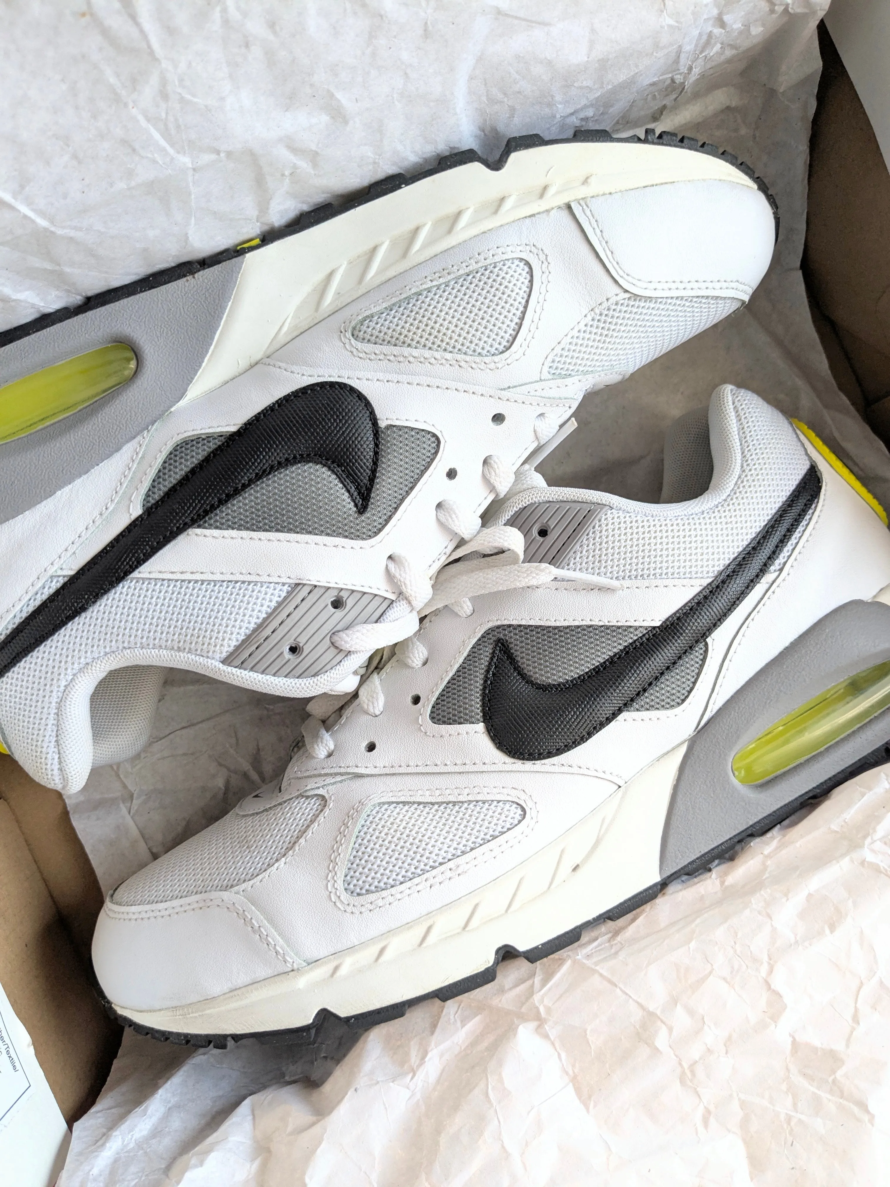 NIKE AIR MAX IVO (USED)