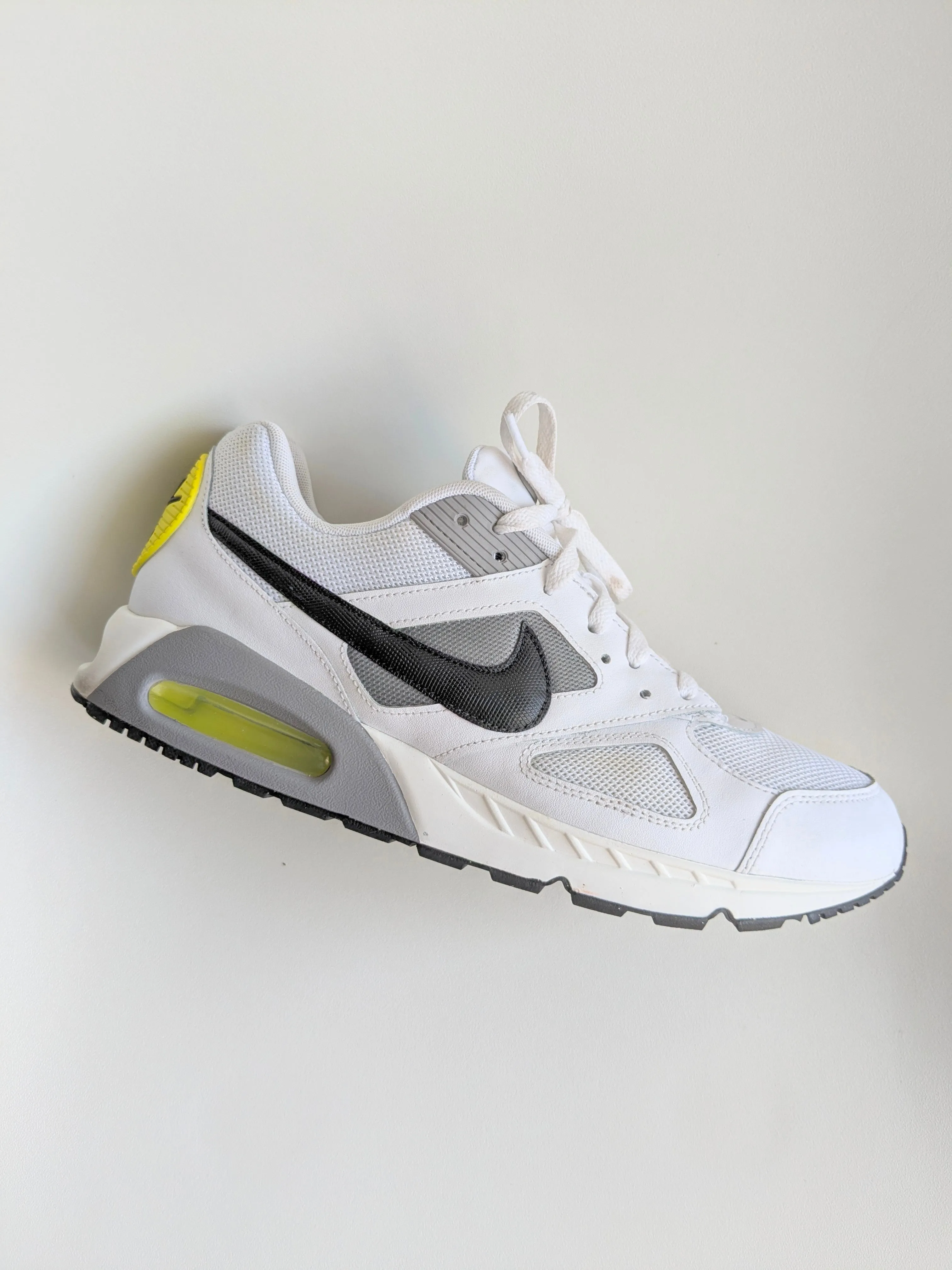 NIKE AIR MAX IVO (USED)