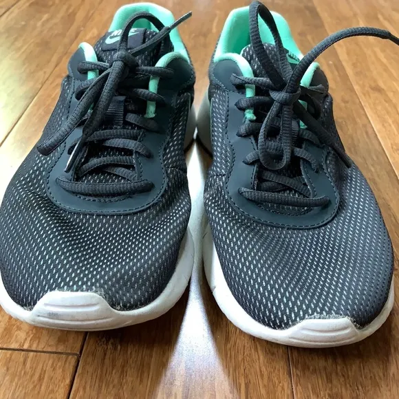 NIKE Flex Lite Weight Athletic Sneaker sz 6Y/7.5W