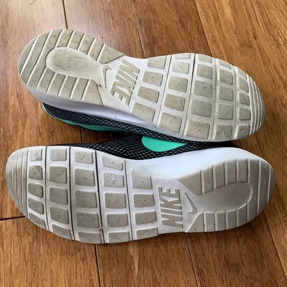 NIKE Flex Lite Weight Athletic Sneaker sz 6Y/7.5W