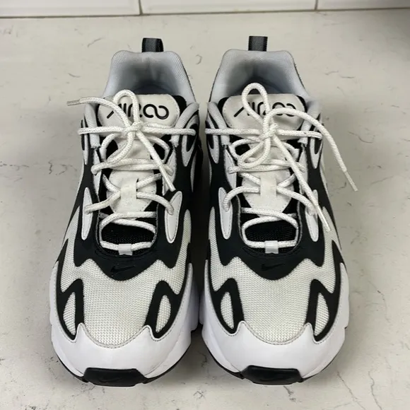 Nike Mens Air Max 200 AQ2568-104 Black White  Sneakers Size 9 Worn 2-3 Times