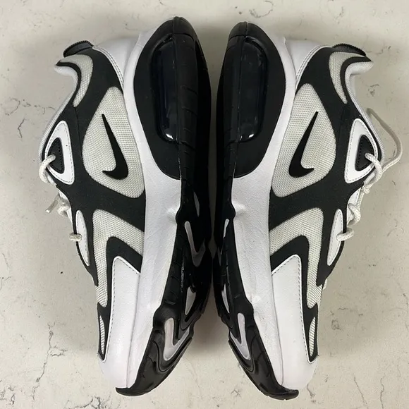 Nike Mens Air Max 200 AQ2568-104 Black White  Sneakers Size 9 Worn 2-3 Times