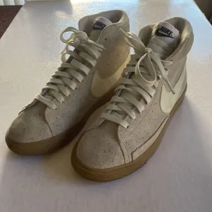 NIKE Youth Blazer High Tops Speckled Light Gray Sneakers Size 7Y