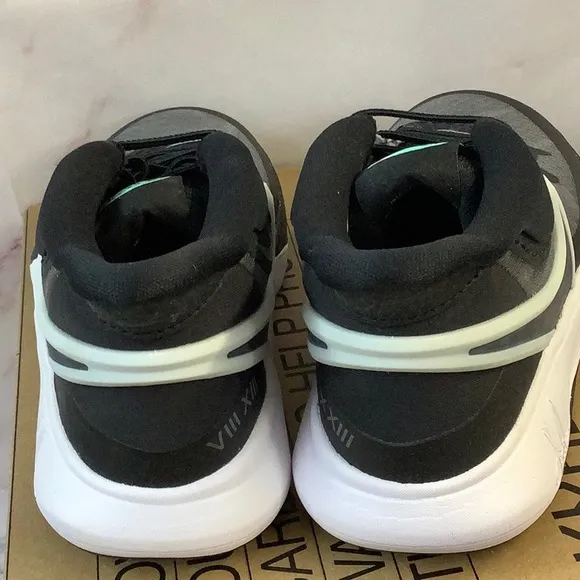 NWT Nike - Move to Zero Kyrie 8 Sneaker Black/Black White-Light Girls Size 2