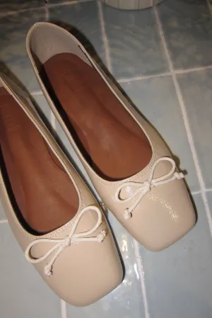 Poppy Ballet Flats in Vanilla