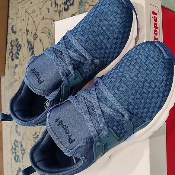 Propet women's ultra weave sneaker-NEW