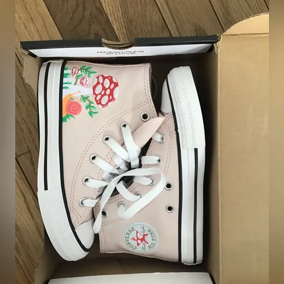 Rare! NWT Little girls converse sneaker 12 embroidered mushrooms pink