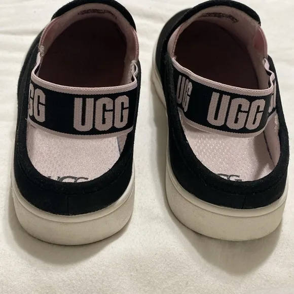 UGG Big Kids Aivey Sneaker Suede Sandal Black, White, and Pink Size 5