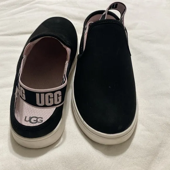 UGG Big Kids Aivey Sneaker Suede Sandal Black, White, and Pink Size 5