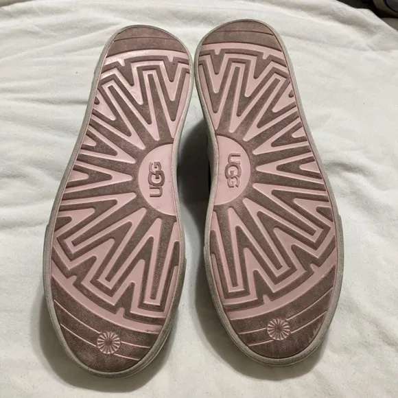 UGG Big Kids Aivey Sneaker Suede Sandal Black, White, and Pink Size 5