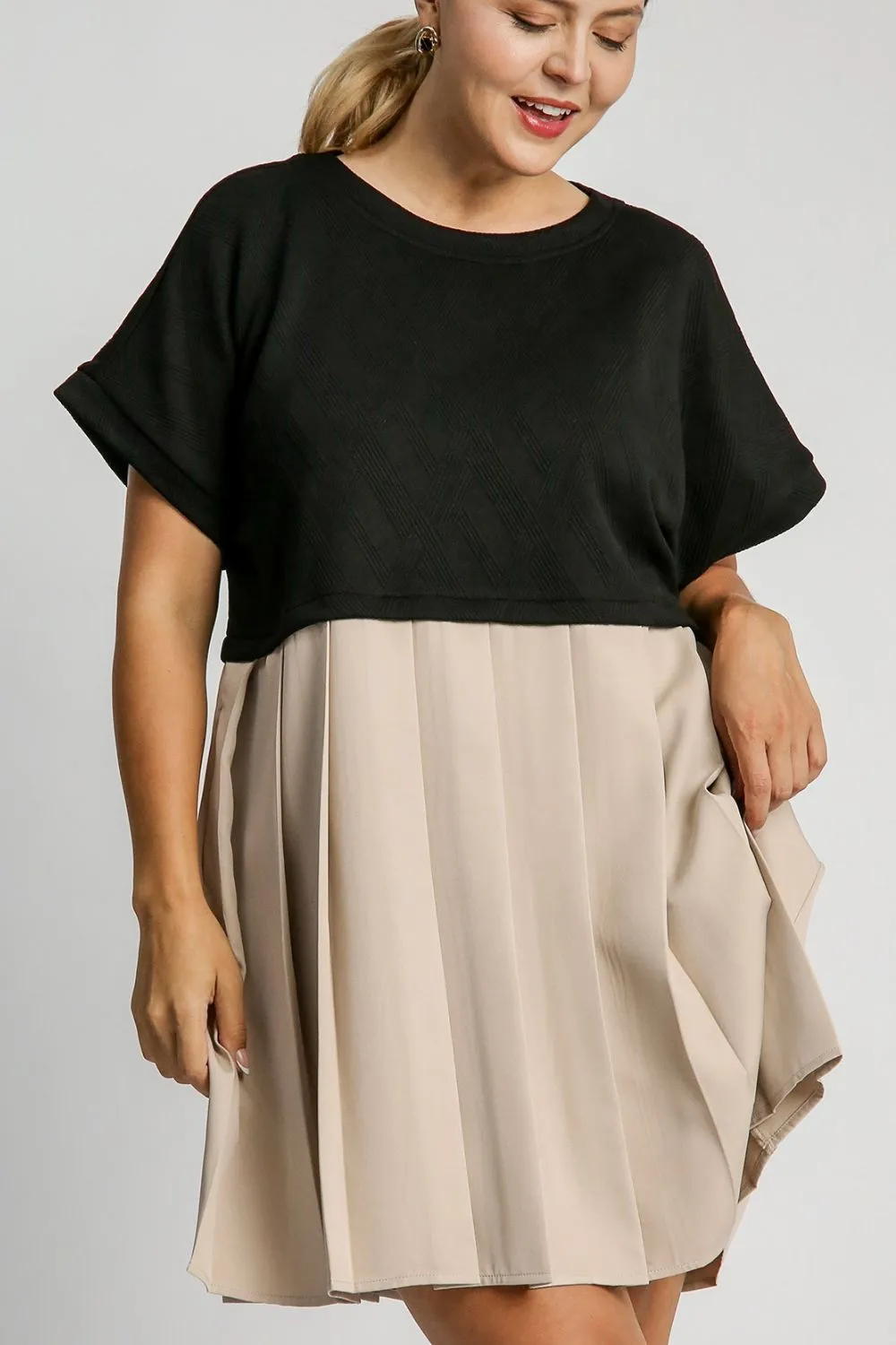 Umgee Full Size Round Neck Pleated Dress with Side Pockets Plus Size