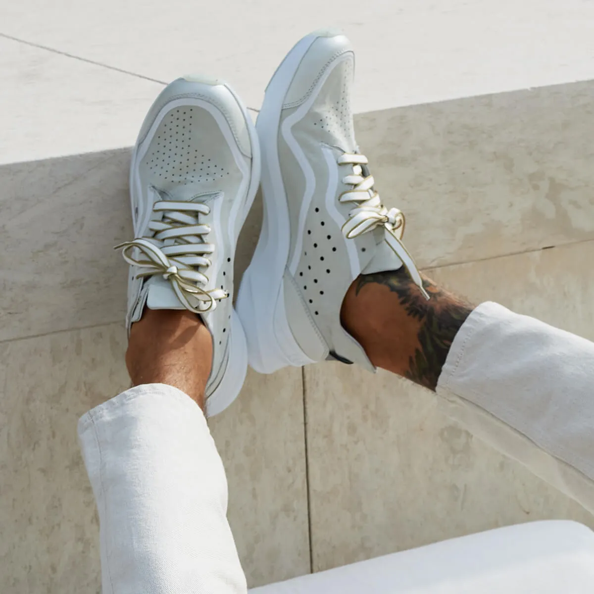 Uno Men's – White Mono