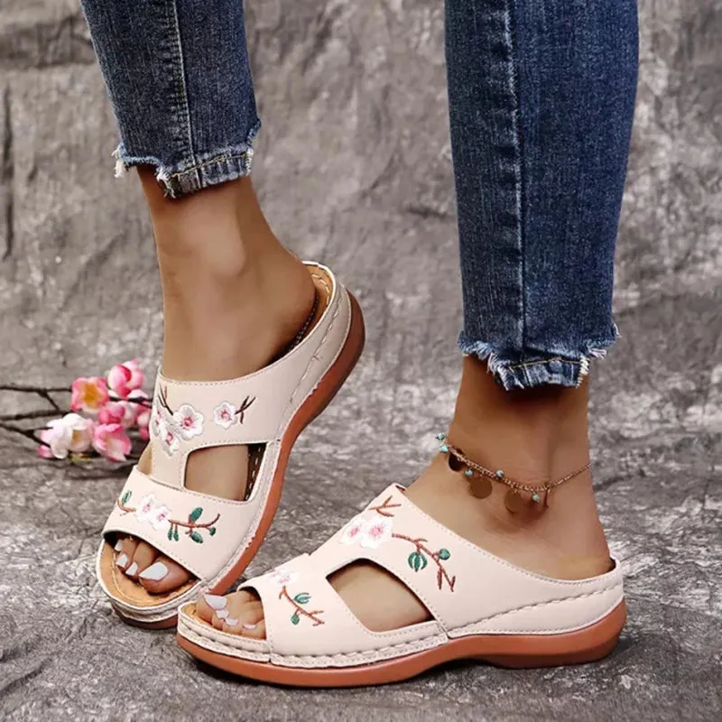 Women Embroidery Slide Sandals without Grinding Feet Breathable Slippers Suitable for Camping Indoor Walking