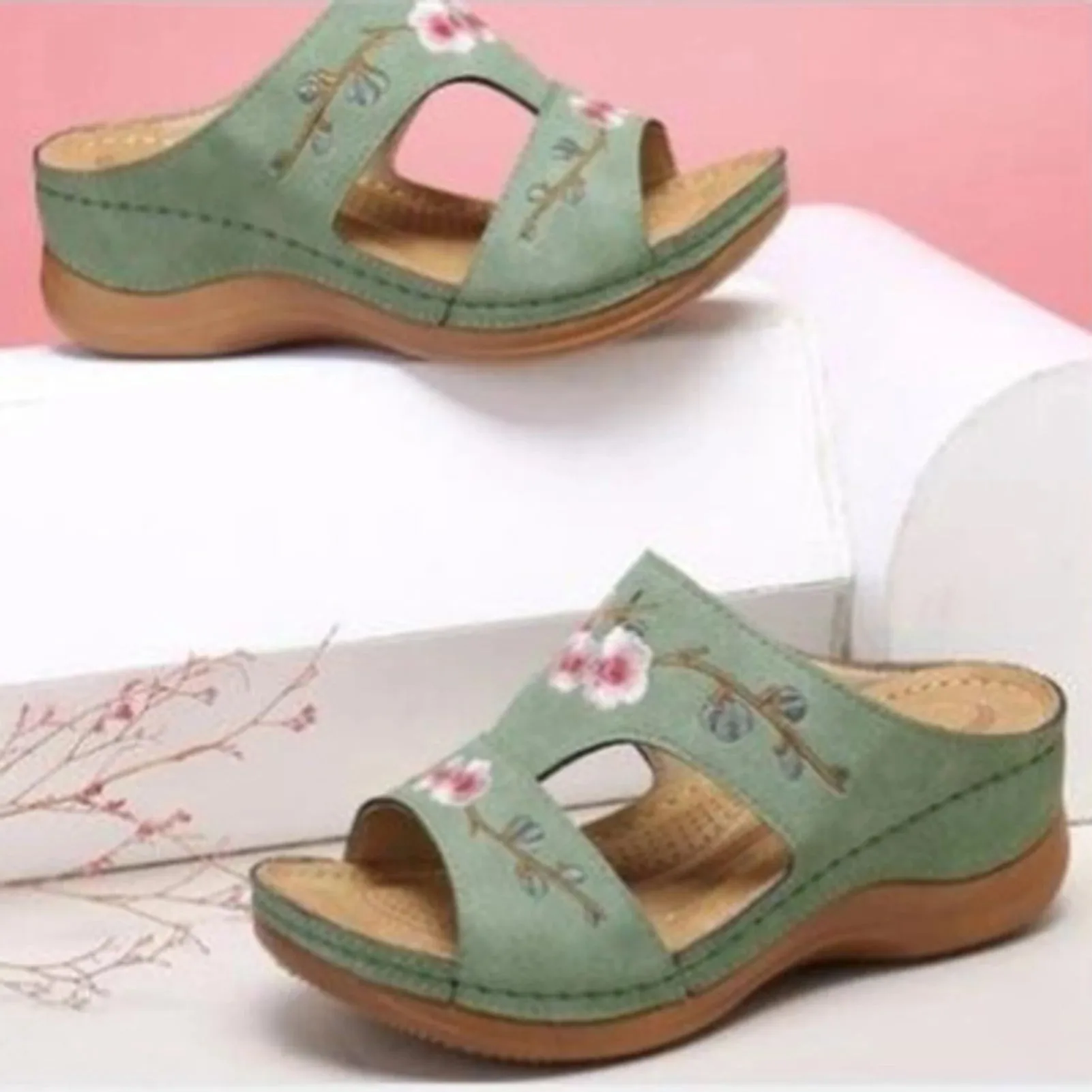 Women Embroidery Slide Sandals without Grinding Feet Breathable Slippers Suitable for Camping Indoor Walking