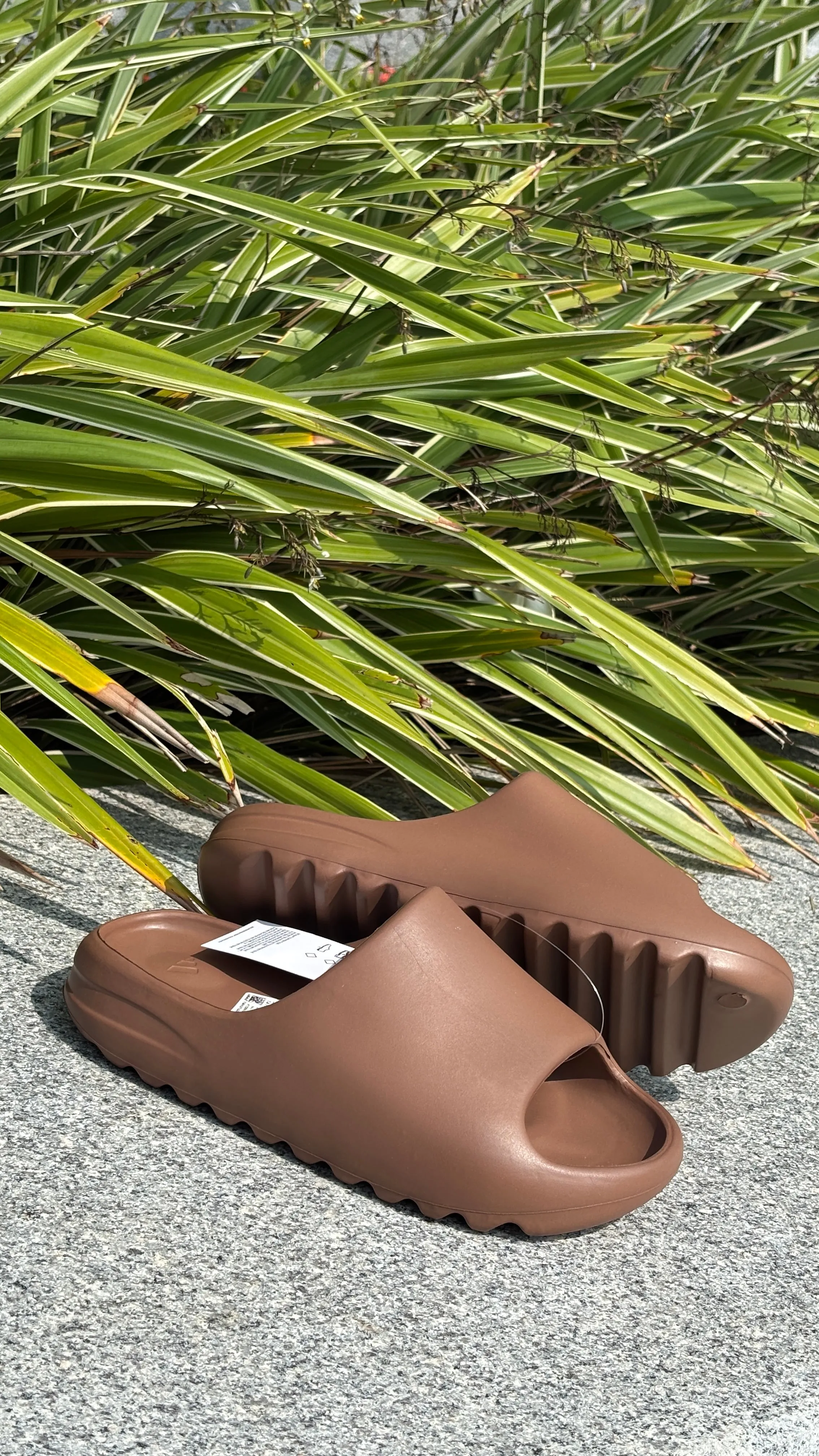 YEEZY SLIDES