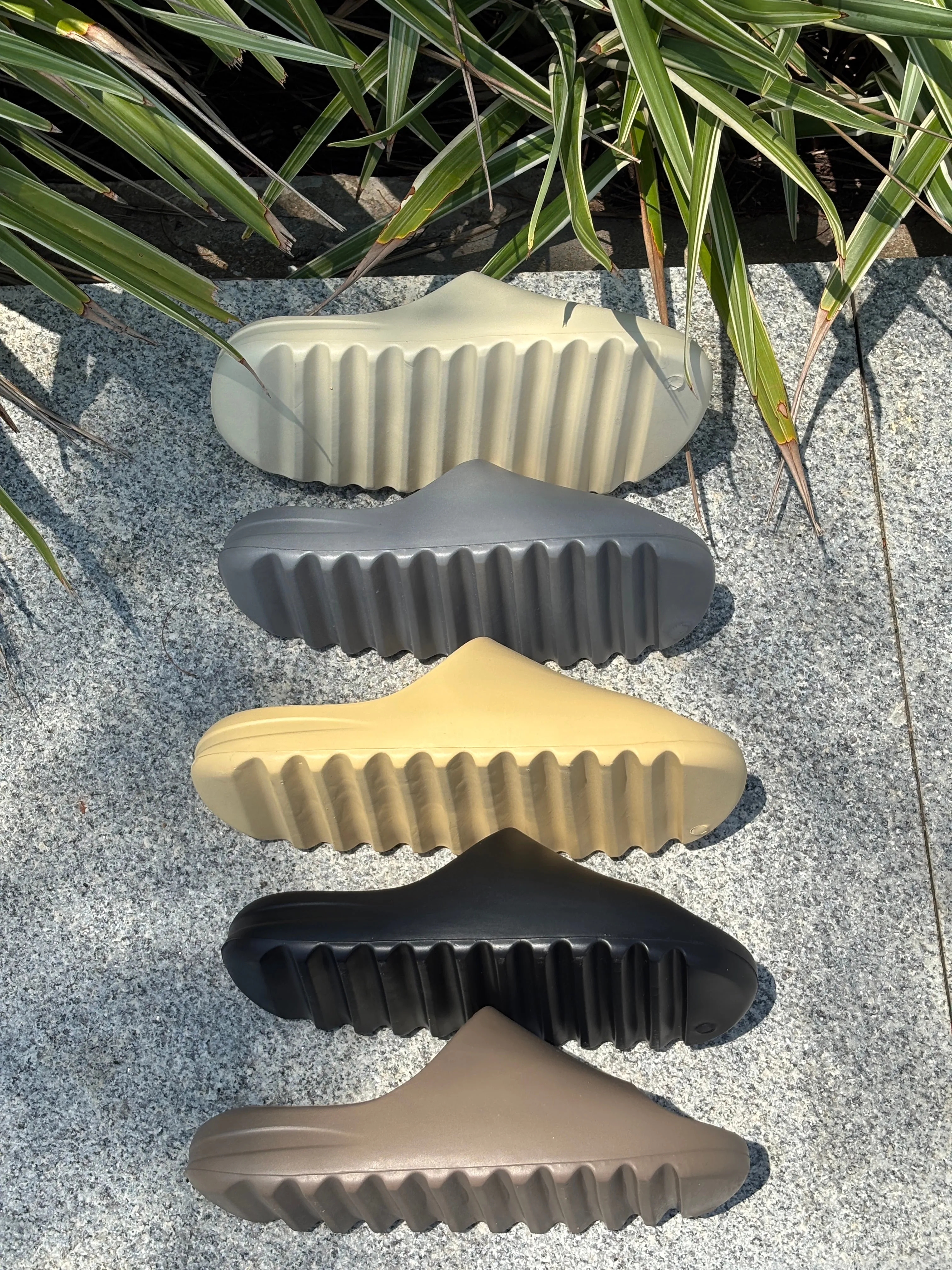 YEEZY SLIDES